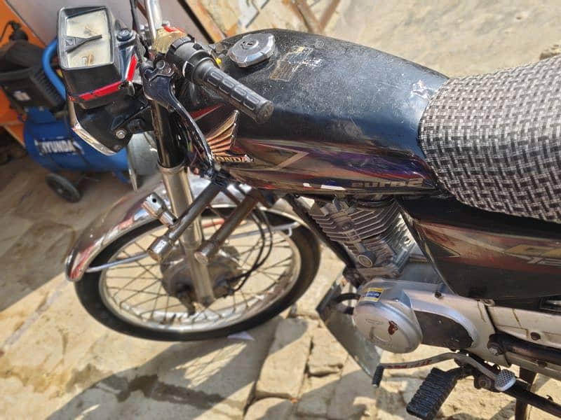 bike all ok hai butt file nhi hai copy hai 15 kerwa ke den gen 2