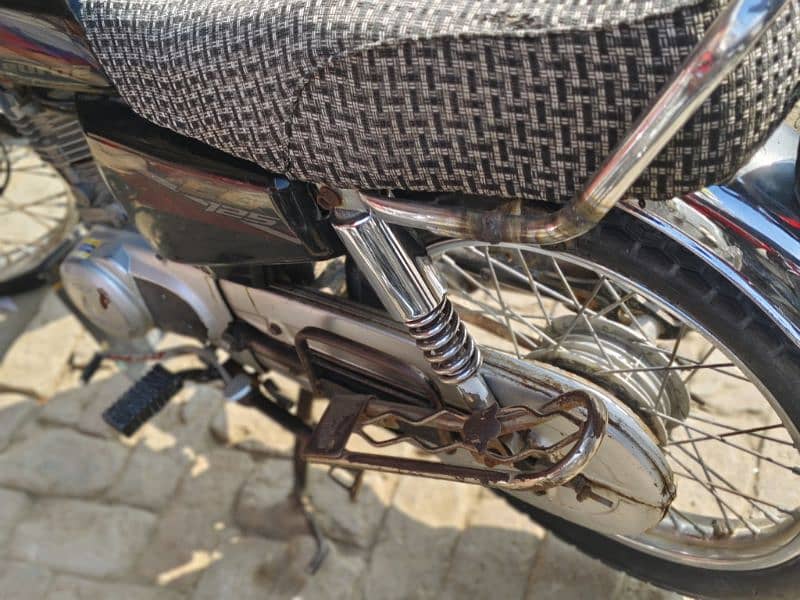 bike all ok hai butt file nhi hai copy hai 15 kerwa ke den gen 3