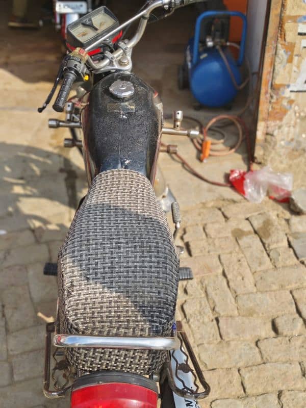 bike all ok hai butt file nhi hai copy hai 15 kerwa ke den gen 6