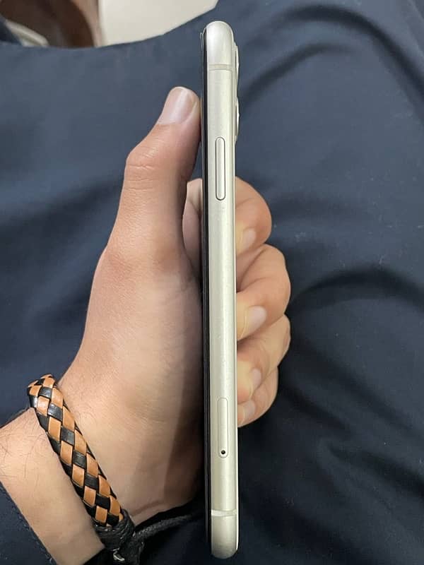 iphone 11 factory unlocked (Non PTA)6000 4