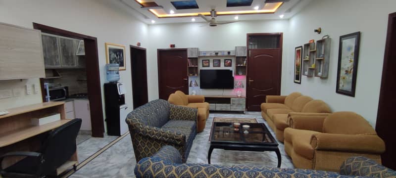 Executive GIRLS HOSTEL - Furnished Rooms for UMT working, JOBIAN Girls 20