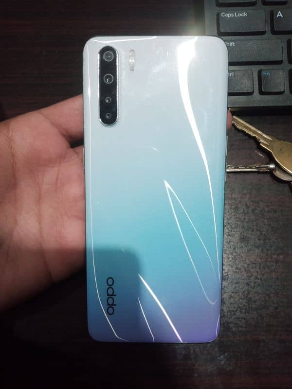 Oppo v5   condition. 10 by 9 ram 8gb mamry 128 3