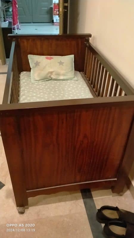 Almost  New baby cot for sale. Negotiable. 2