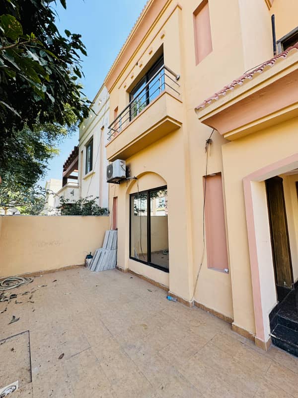 10 Marla Slightly Used House Available For Sale At Investor Rate In Bahria Town Lahore 3