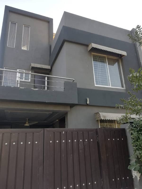 5 Marla used House Available for sale in Bahria Town Lahore 0