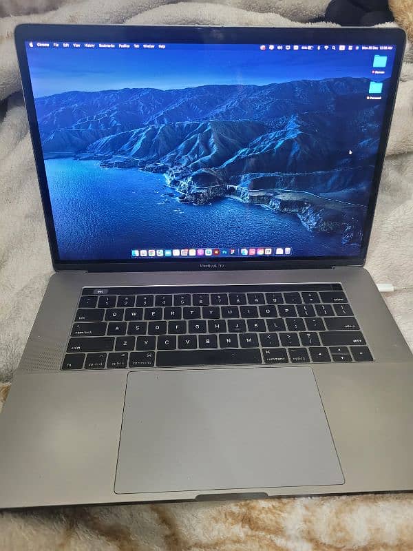 Macbook Pro 16 Inches 2017, 16 GB, 256 GB 0