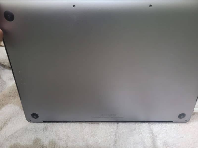 Macbook Pro 16 Inches 2017, 16 GB, 256 GB 8