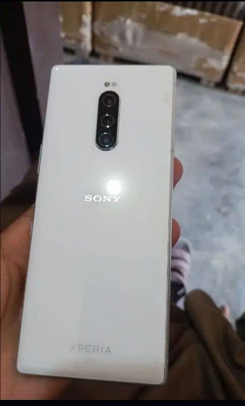 Sony Xperia 1 all ok only one dot on screen and lite shade 1