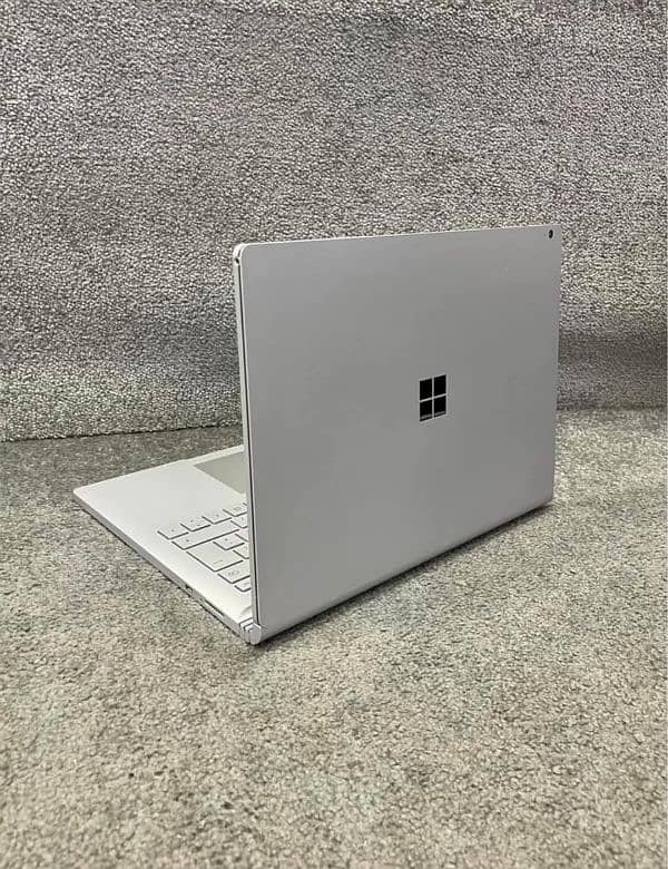 Surface Book 2: Core i7 8th generation : 16/512: 6Gb Nvidia Gtx 2