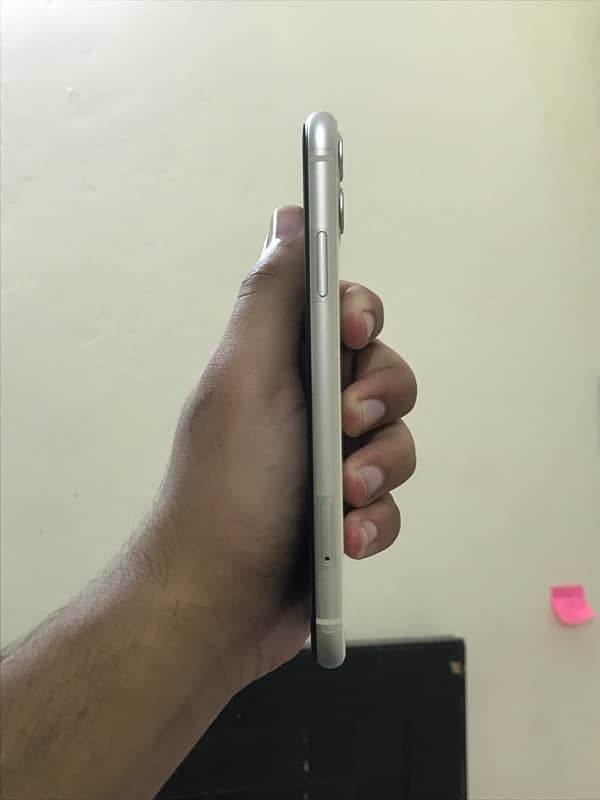 iphone 11 pta approved white colour 4