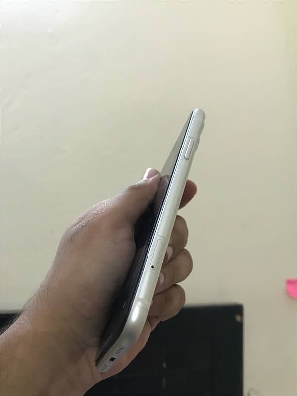 iphone 11 pta approved white colour 7