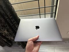 MacBook Air M1 99% battery