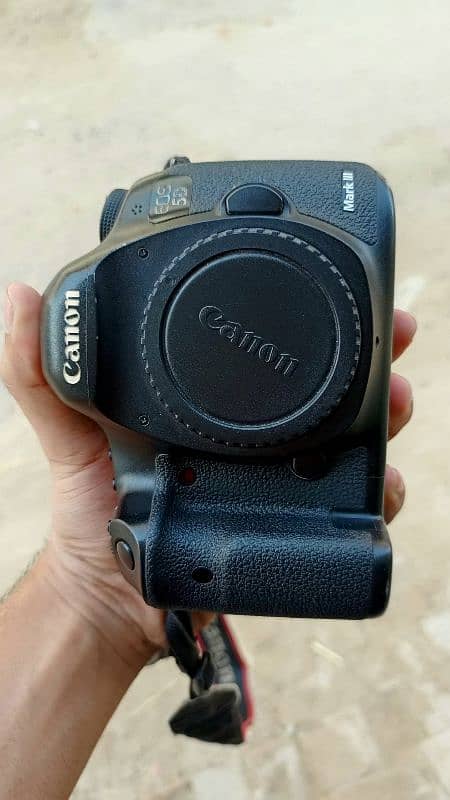 Canon 5d mark iii Good Condition Good working One hand use 4