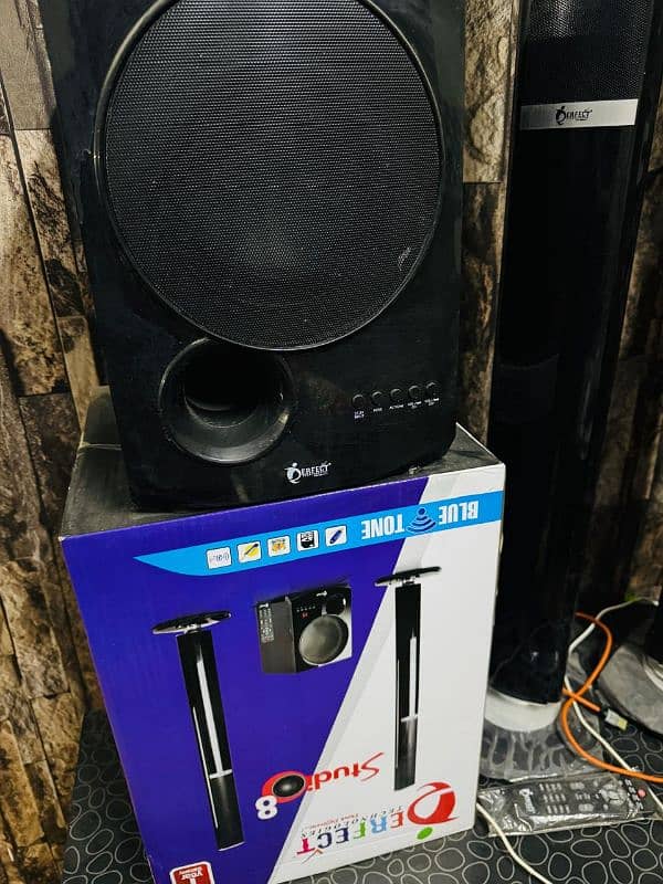 new speakers with 1 year warranty only 1 month use 2