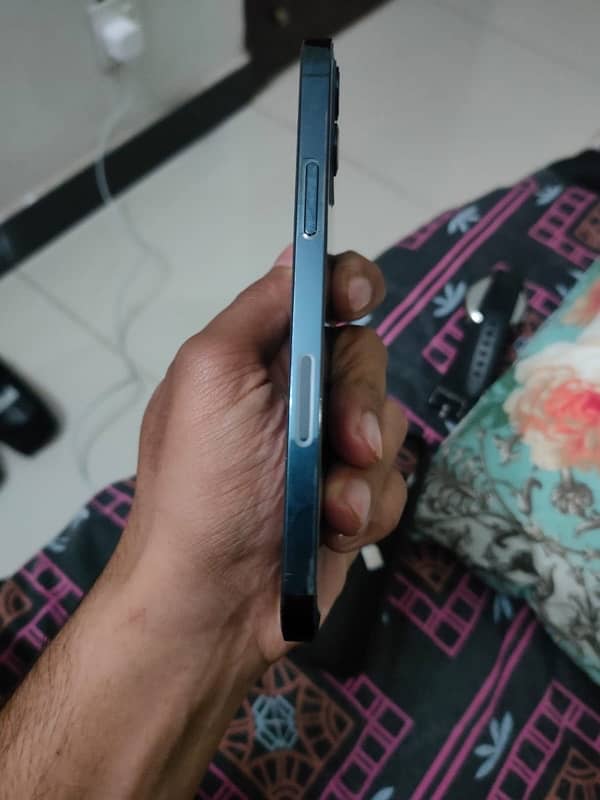 iphone 12 pro 128 gb non pta but kafi time se sim chal rahi hai 2