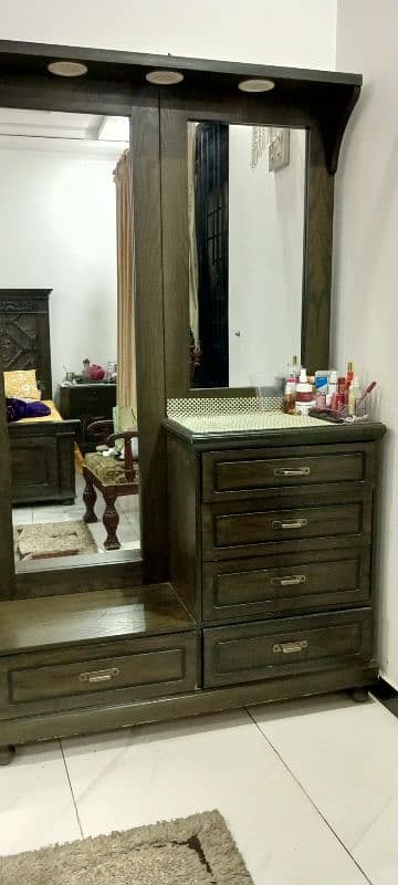 dressing table 0