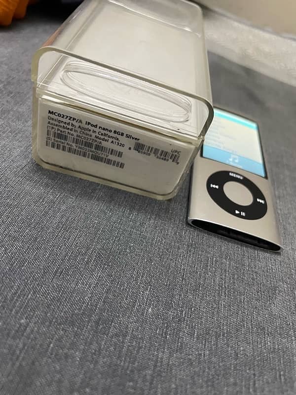 Apple iPod nano 5th generation 8GB with box and cable 4