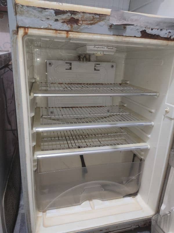 Dawlance fridge perfect electrical condition 2