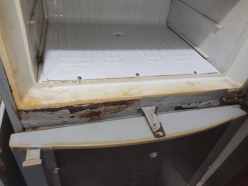 Dawlance fridge perfect electrical condition 6