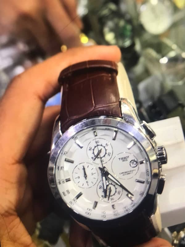 it is a mans watch its condition is 10/10 0