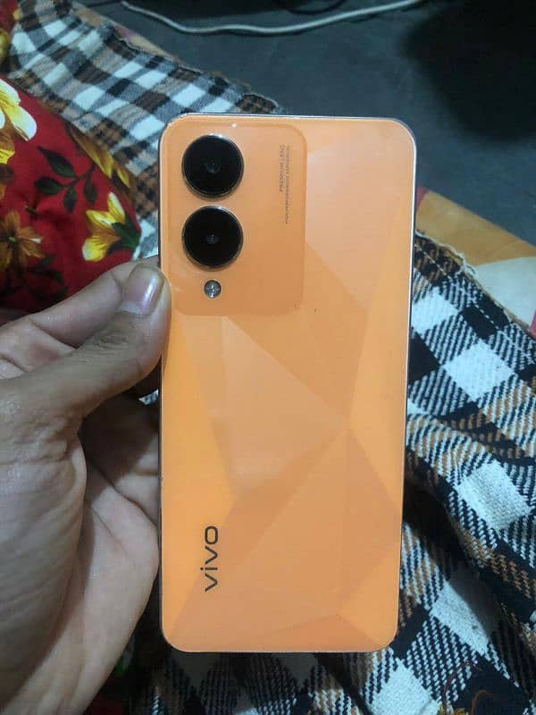 Vivo Y17s 4