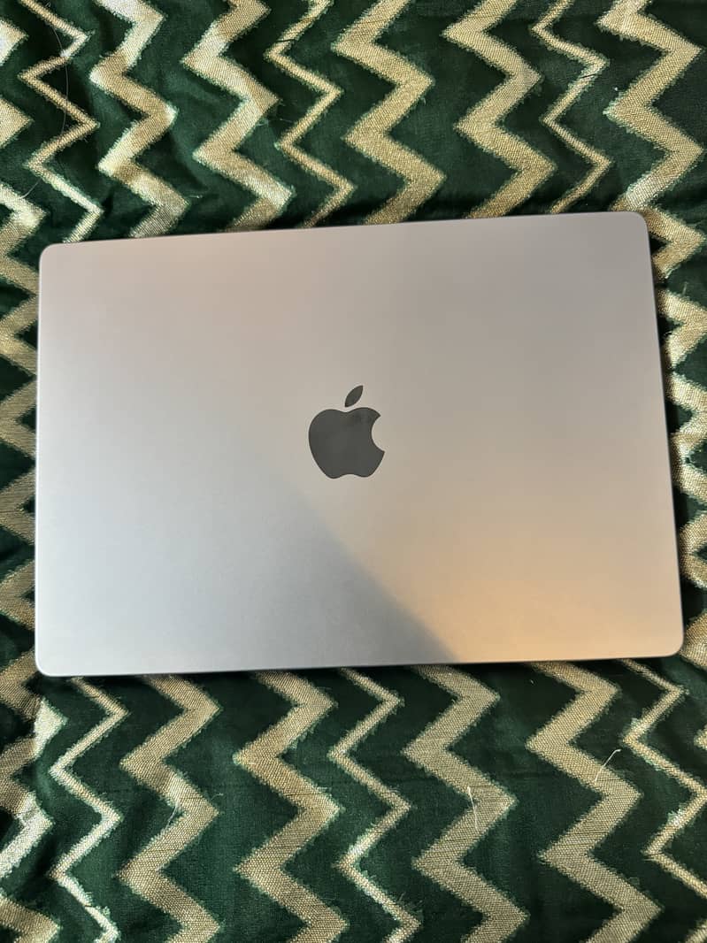 Macbook pro M1 14 inches 2021 2