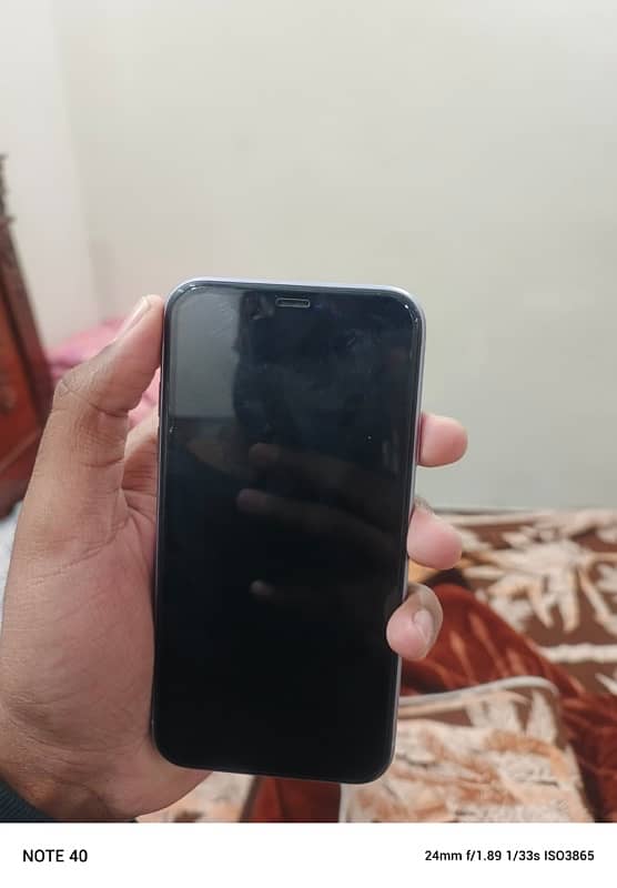 iphone 11 10/10 condition 64gb 3