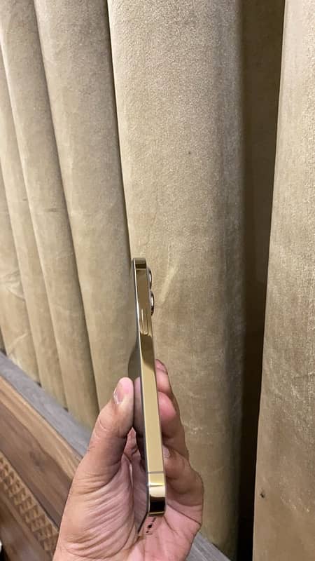 IPHONE 13 PRO 256GB GOLD COLOUR PTA APPROVED WITH BOX… 8