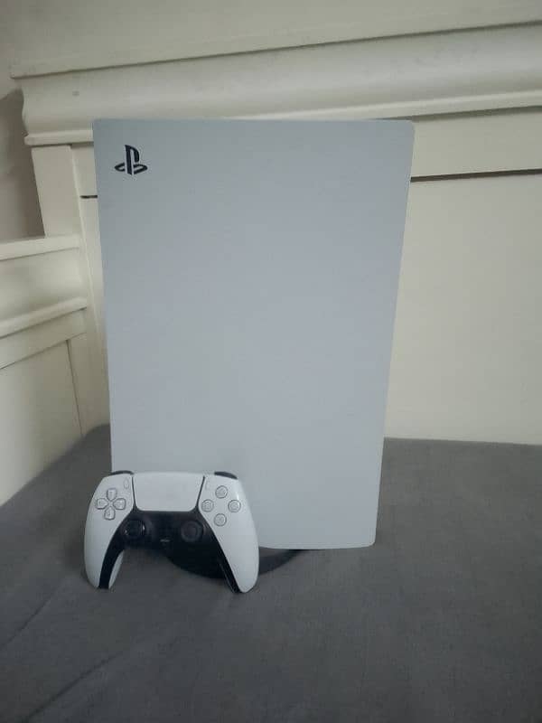 ORIGINAL PS5 WITH BOX,CONTROLLER,2 PS5 GAMES,1 PS4 GAME AND PS5 CAMERA 1