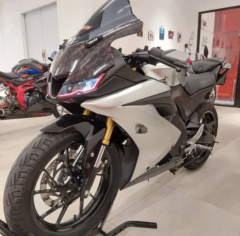 Yamaha R15 2022 2