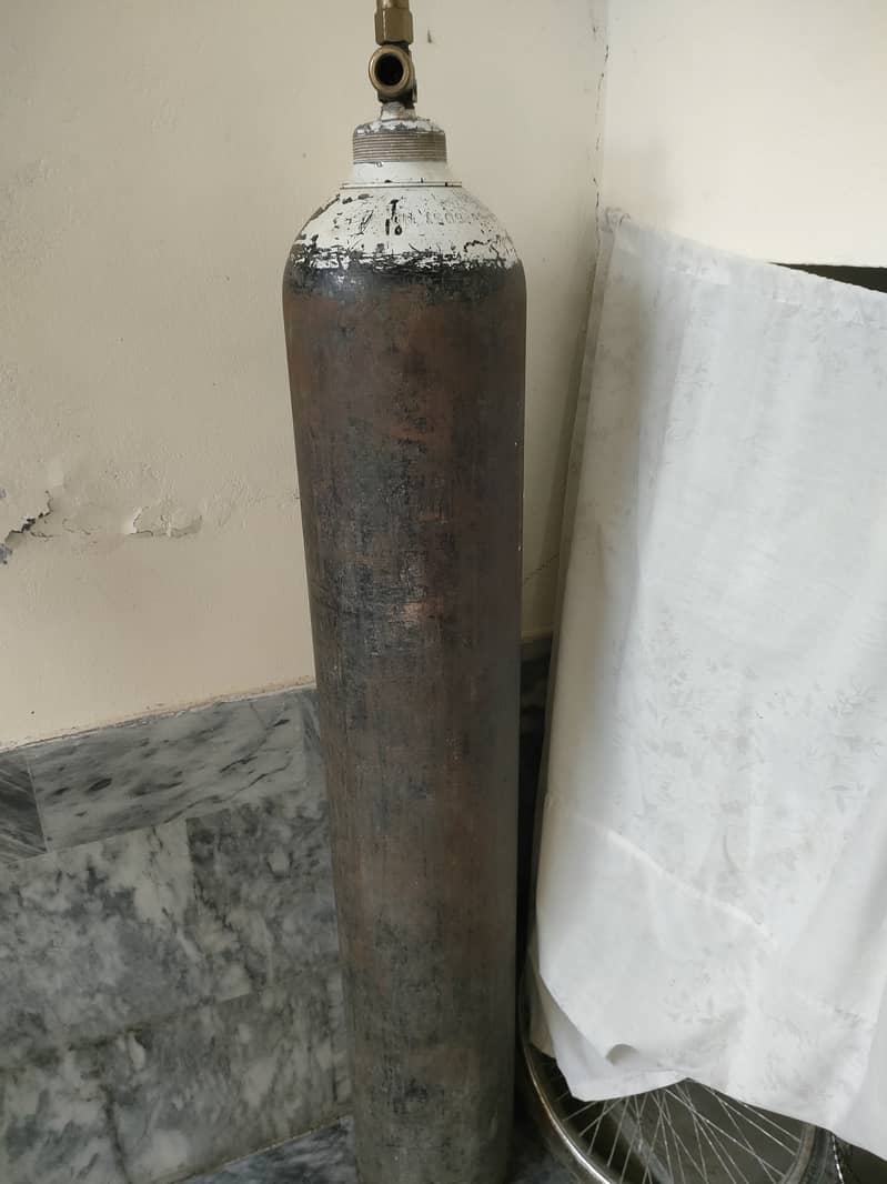 Empty Oxygen Gas Cylinder 4