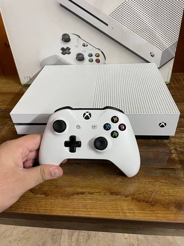 XBOX One S 1TB 1