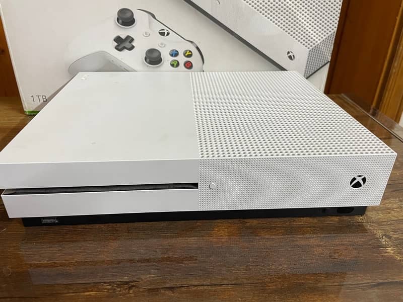 XBOX One S 1TB 2