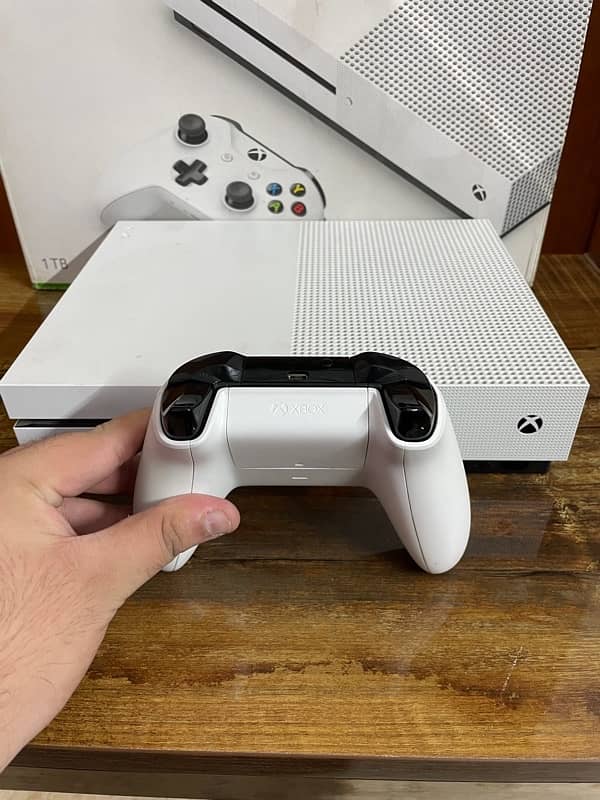 XBOX One S 1TB 3