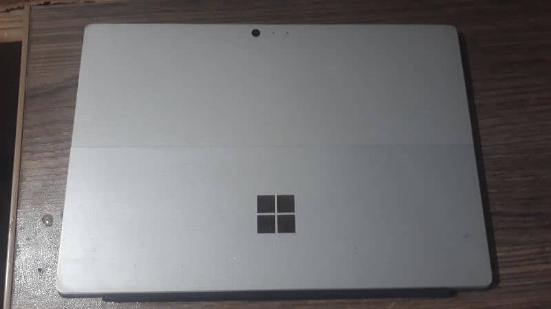 Microsoft Surface Pro 4 . i5 6300u (6 gen). 8GB Ram 2