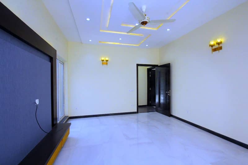 20 Marla Semi Furnished Super Hot Located Bungalow Is Available For Rent In The Best Block Of DHA Phase 3 Lahore. 15