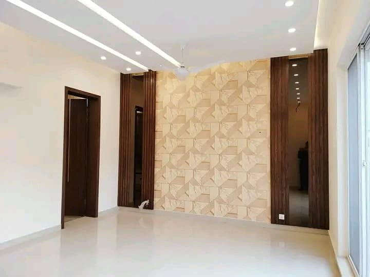 20 Marla Super Hot Located Bungalow Is Available For Rent In The Best Block Of DHA Phase 7 Lahore Sui Gas Available. 5