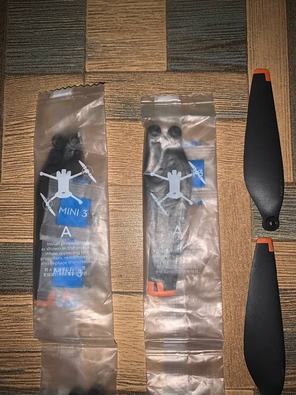 dji mini 3 (2 pairs of propellers and 2 used props) 2