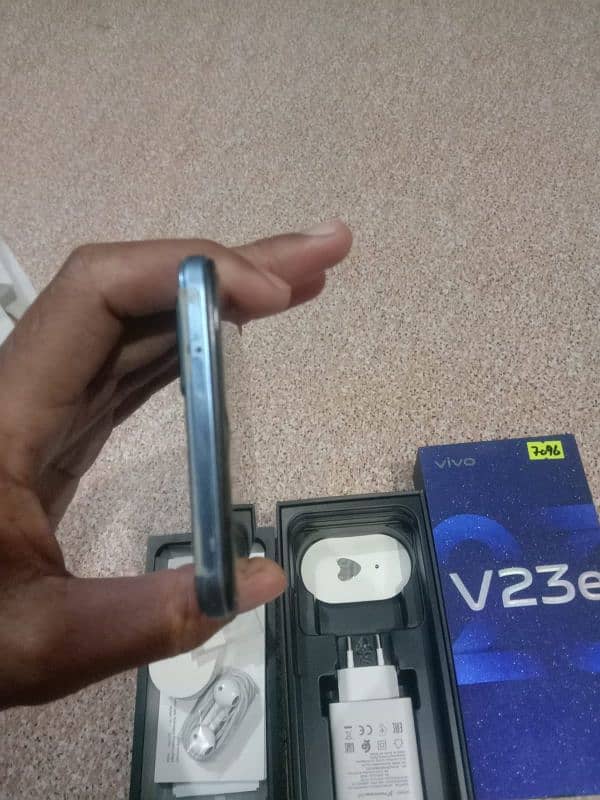 vivo v23e  8gb. 256 3