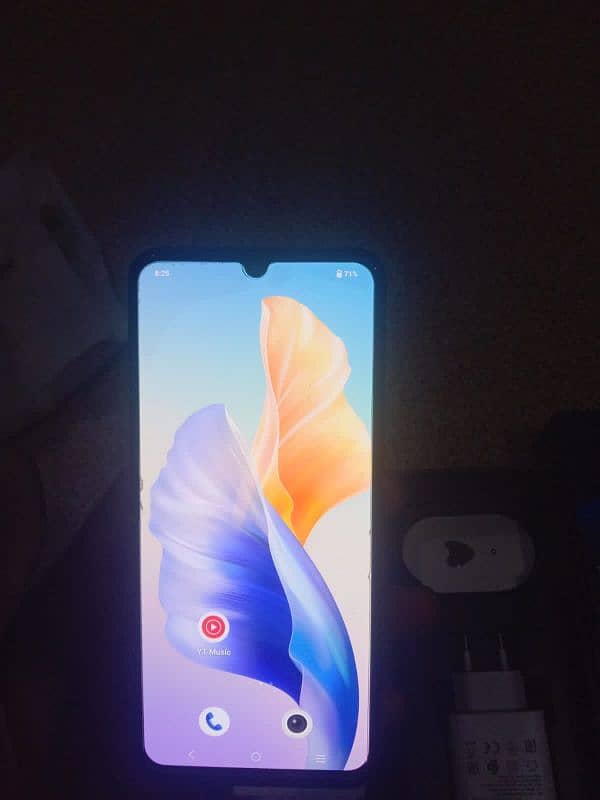 vivo v23e  8gb. 256 7