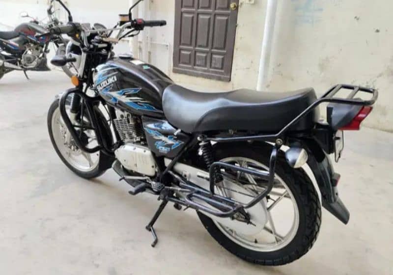 Suzuki gs 150 SE 0