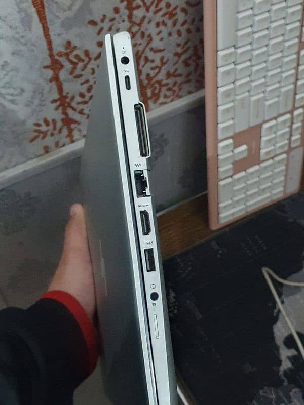 Hp elitebook 840 g5 touch i5 8th gen 4