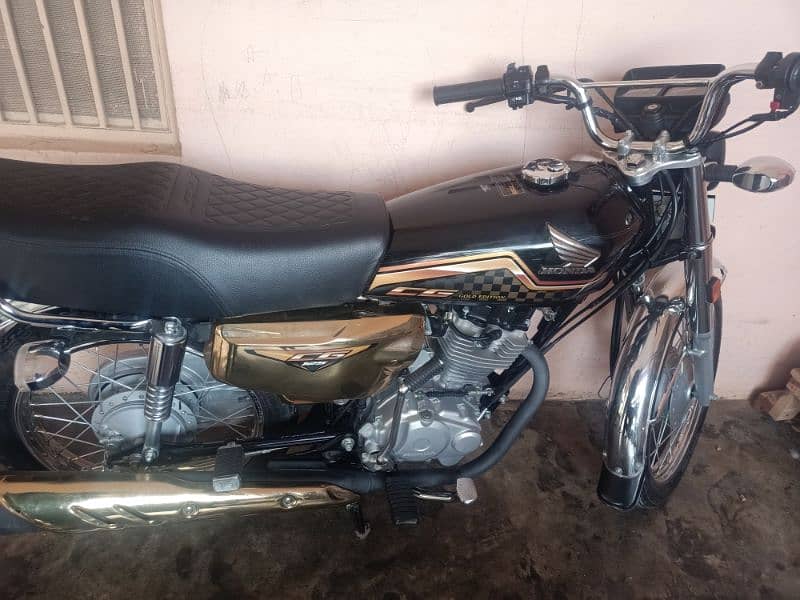 Honda 125 Golden color salf start. . 5