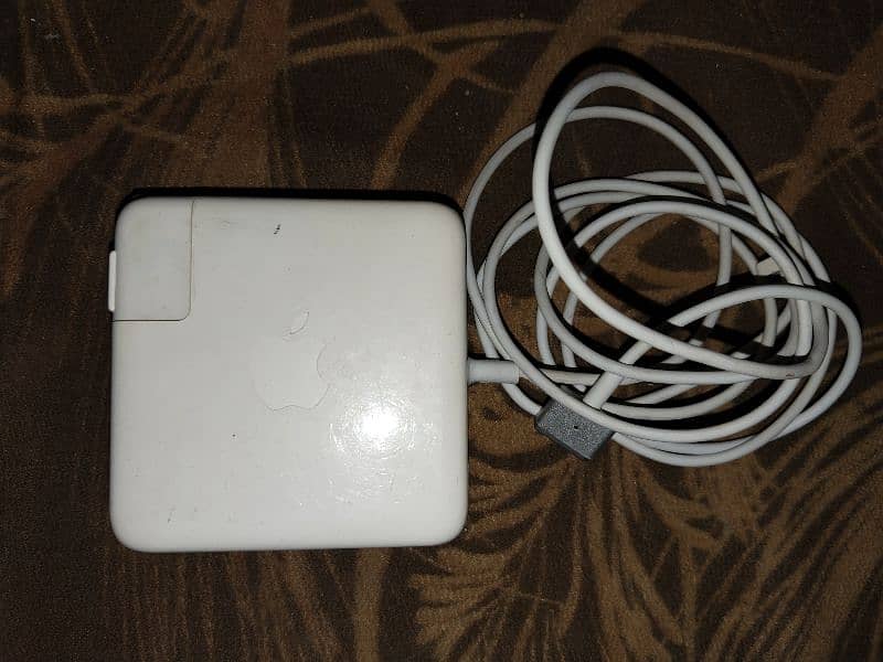 Apple 85W MagSafe 2 Power Adapter 0