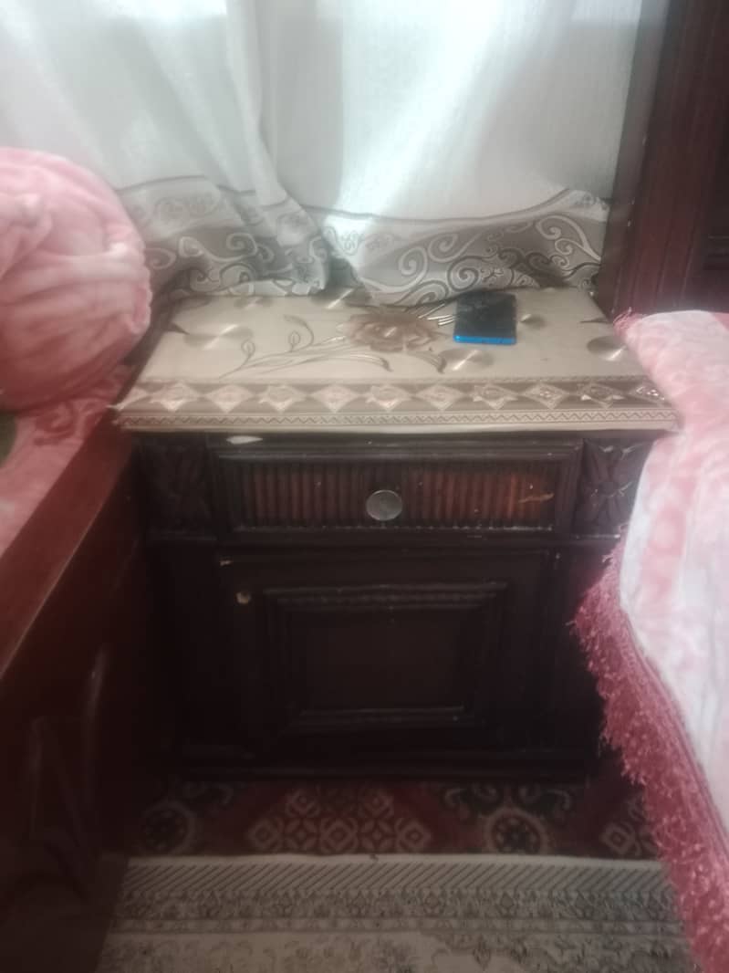 Bed, dressing table 2