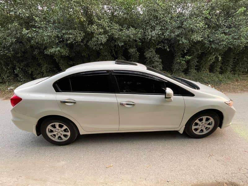 Honda civic full option UG in an excellent condition 3