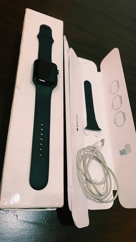 Apple Watch Series 3 in 10/10 Condition BH 98% 2