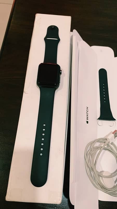 Apple Watch Series 3 in 10/10 Condition BH 98% 4