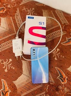 S1 vivo 4,64gb condition 10by10 koi fult ni, with box original charger