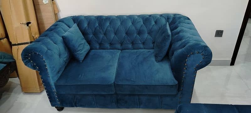 Beautiful Luxurious Chester Sofas 9